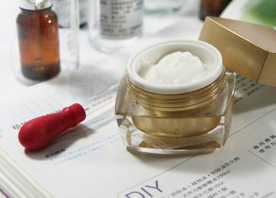 化妆品中相克的成分及产品详解 专业化妆品OEM厂家的科学分享